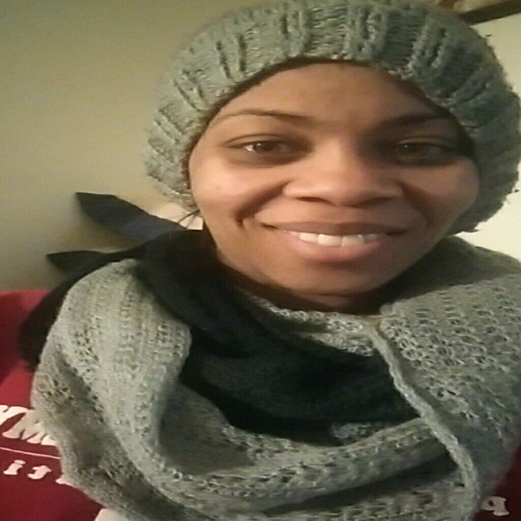 Poshmark profile picture for @seminar
