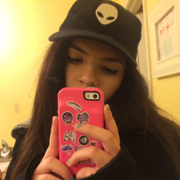 Poshmark profile picture for @aliens