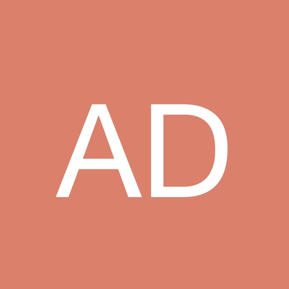 Poshmark profile picture for @immerse