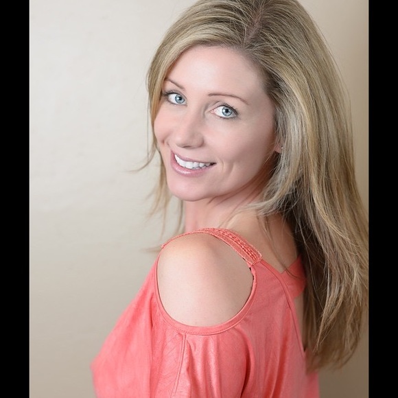Poshmark profile picture for @attraction