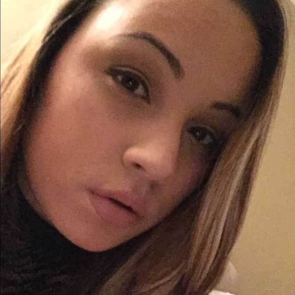 Poshmark profile picture for @tinacruz