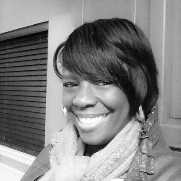 Poshmark profile picture for @sings