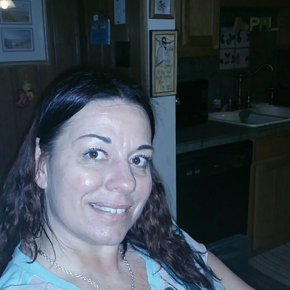 Poshmark profile picture for @honeymoon