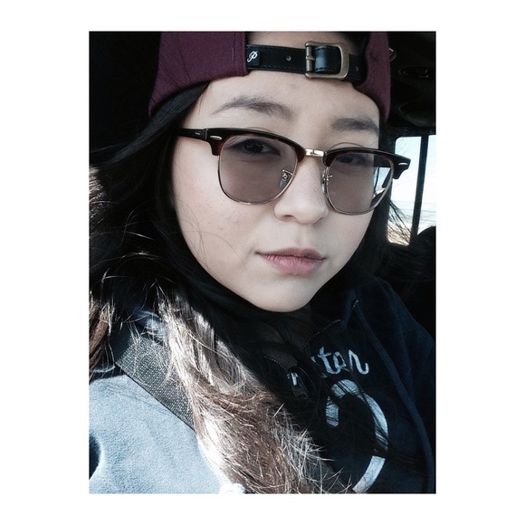 Poshmark profile picture for @expressed