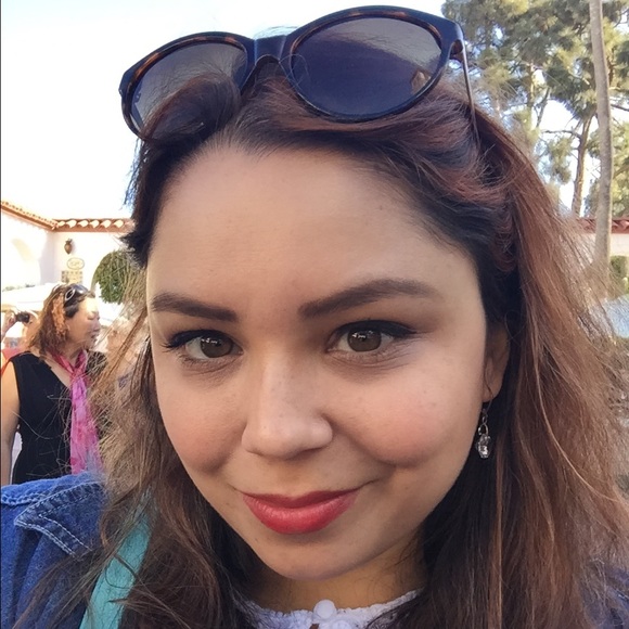 Poshmark profile picture for @harassing