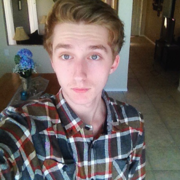 Poshmark profile picture for @altered