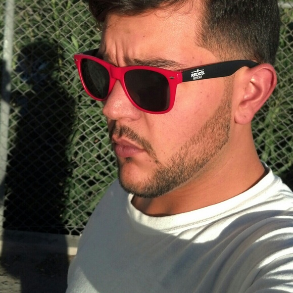 Poshmark profile picture for @nervous
