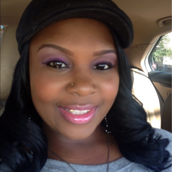 Poshmark profile picture for @tidy