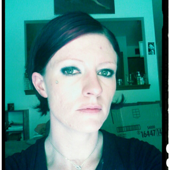 Poshmark profile picture for @afflicted