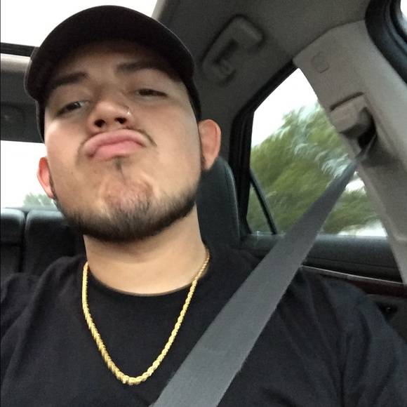 Poshmark profile picture for @cheque