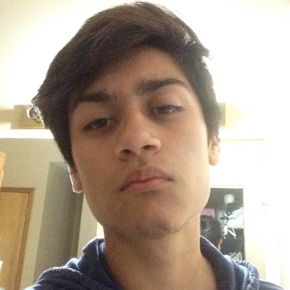 Poshmark profile picture for @lalooo