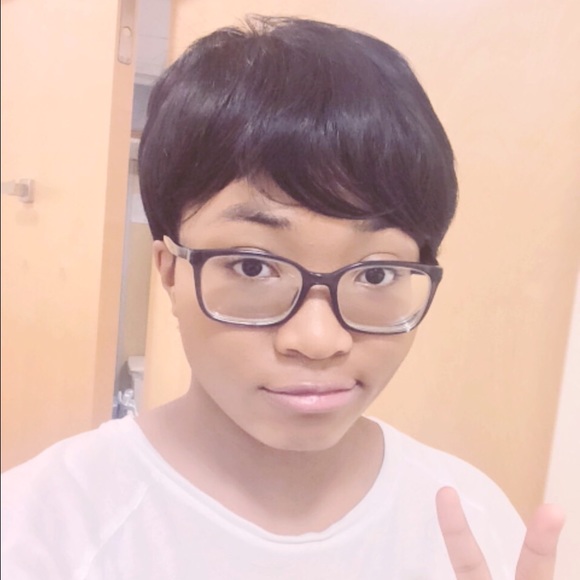 Poshmark profile picture for @yazu