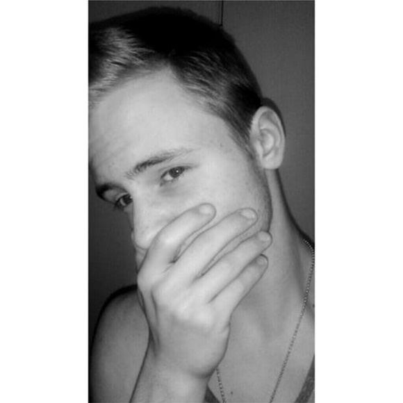 Poshmark profile picture for @futures