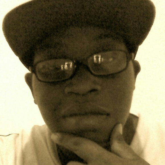 Poshmark profile picture for @sensitivity