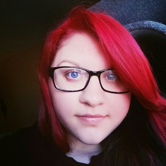 Poshmark profile picture for @disgustingly