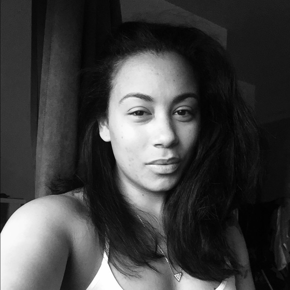 Poshmark profile picture for @thoma