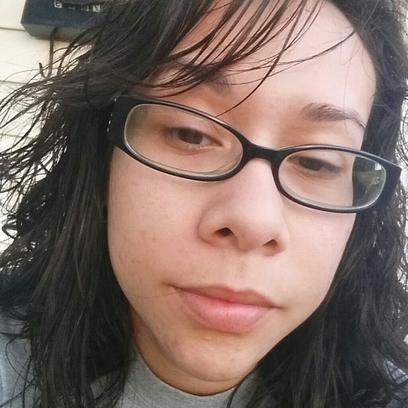 Poshmark profile picture for @senisa