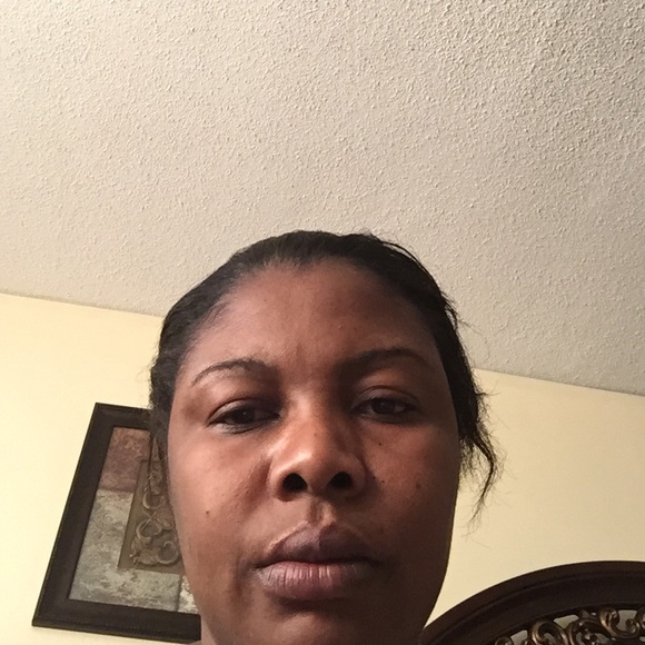 Poshmark profile picture for @alleluia