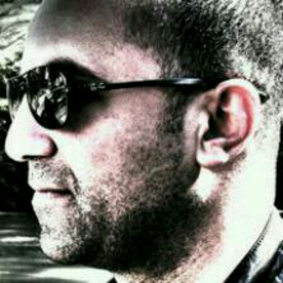 Poshmark profile picture for @essam