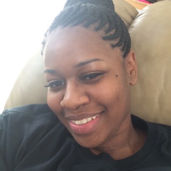 Poshmark profile picture for @colours