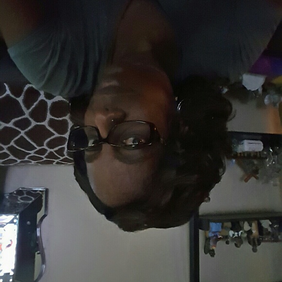 Poshmark profile picture for @nrw