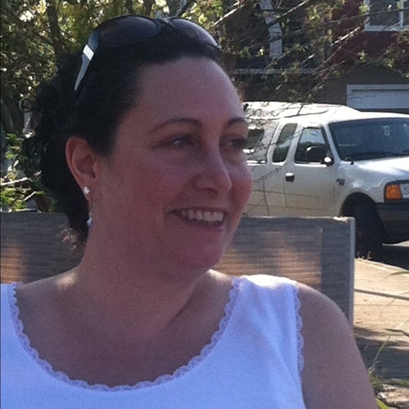 Poshmark profile picture for @karine27