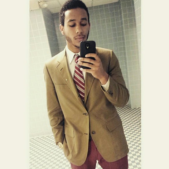Poshmark profile picture for @layup