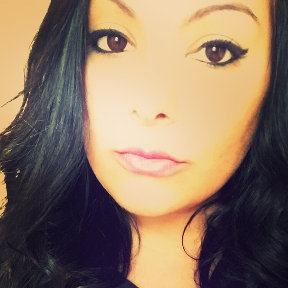 Poshmark profile picture for @giannios