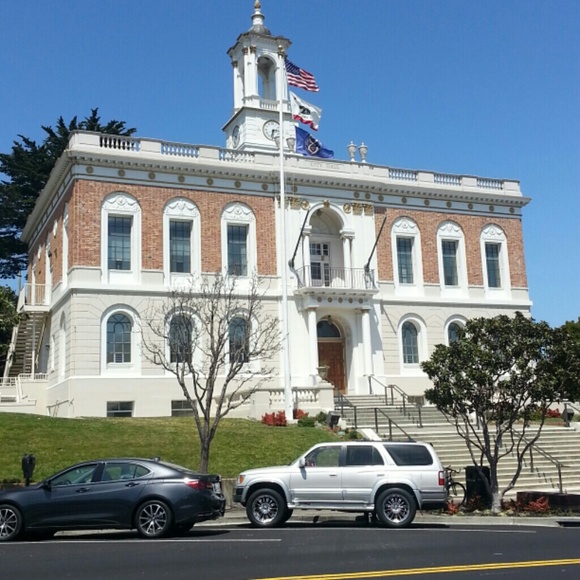 Poshmark profile picture for @frostbite