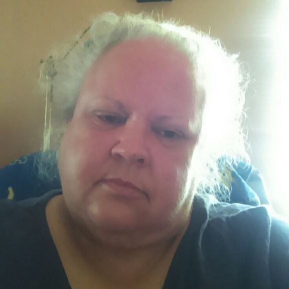 Poshmark profile picture for @dissemination