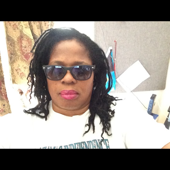 Poshmark profile picture for @substantial