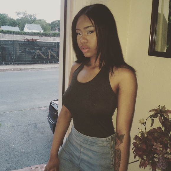 Poshmark profile picture for @vanaja