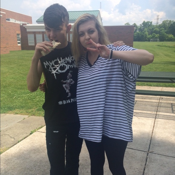 Poshmark profile picture for @hormones