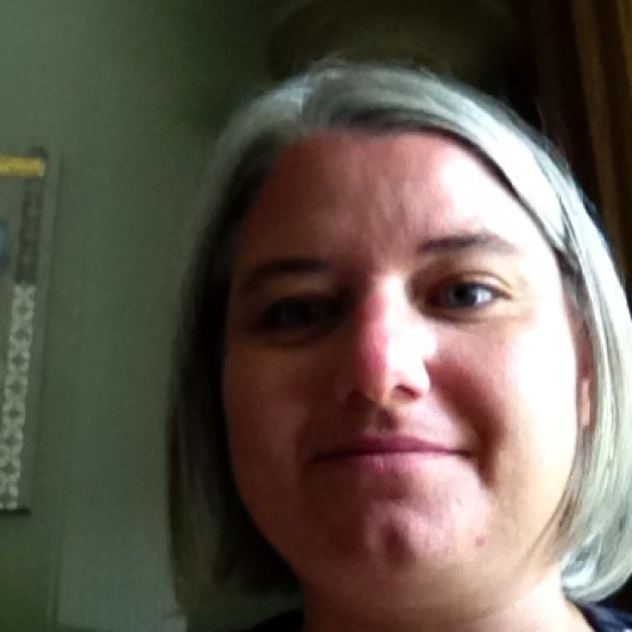 Poshmark profile picture for @youngsters
