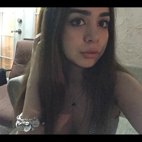 Poshmark profile picture for @mashop