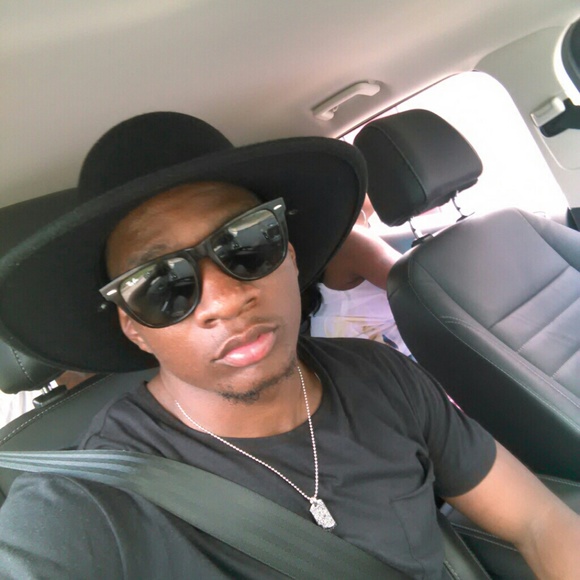 Poshmark profile picture for @kingtwon