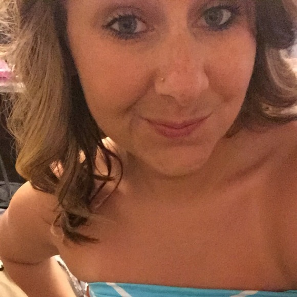 Poshmark profile picture for @lately