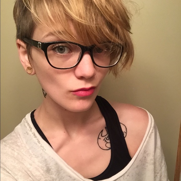 Poshmark profile picture for @brightly