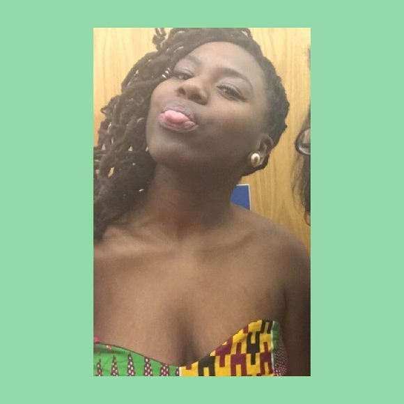 Poshmark profile picture for @love_maya
