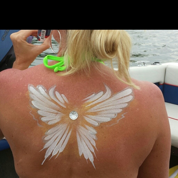Poshmark profile picture for @parton