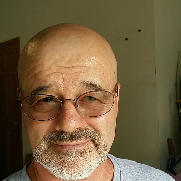 Poshmark profile picture for @gener
