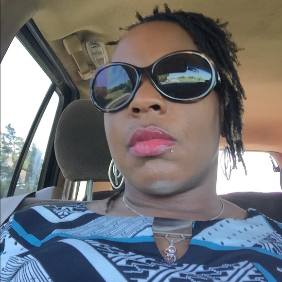 Poshmark profile picture for @yashika