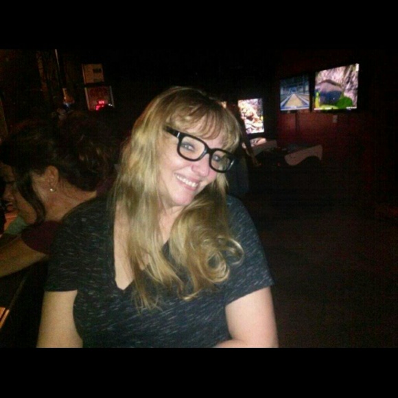 Poshmark profile picture for @firewater