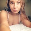 Julia Wallace - @xojew - Poshmark