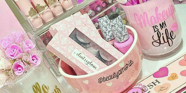 Poshmark banner for @pastry