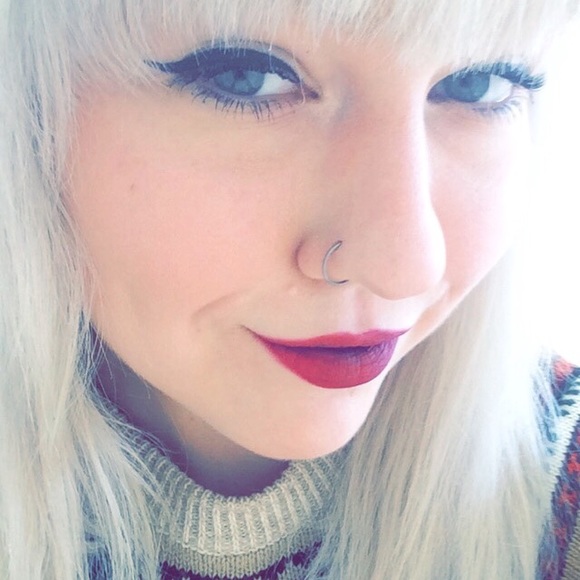 Poshmark profile picture for @sarawa