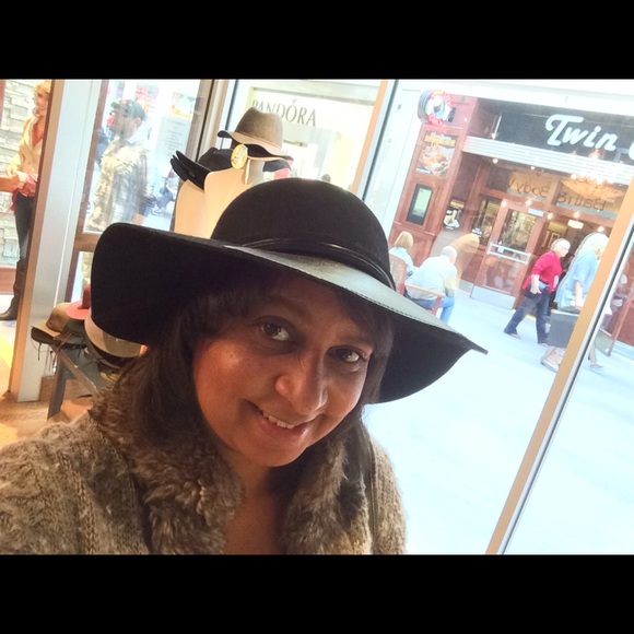 mitzy3463