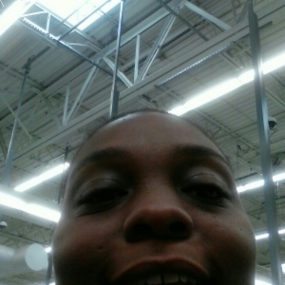 Poshmark profile picture for @hall2