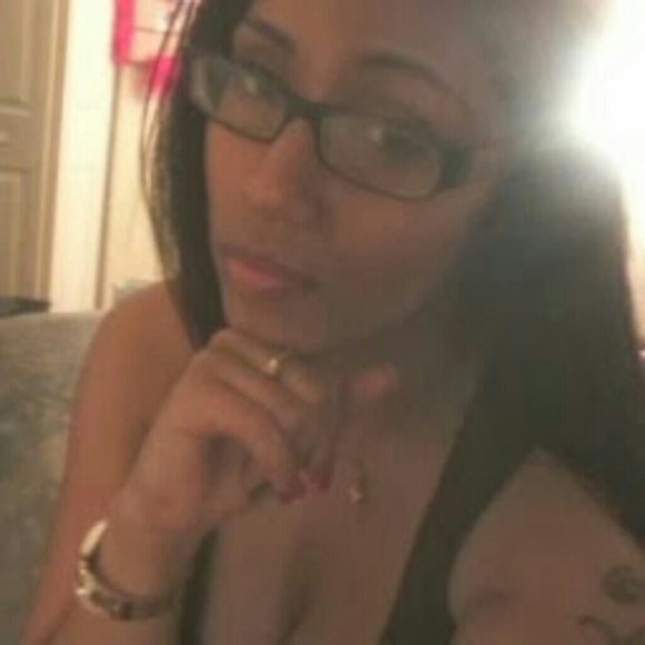 Poshmark profile picture for @riverano