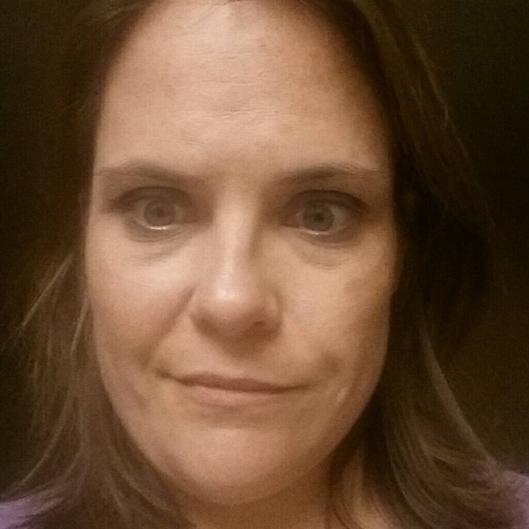 Poshmark profile picture for @hjmeenach